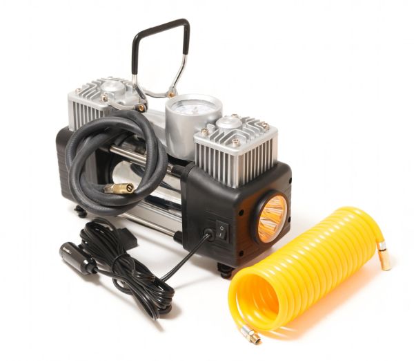 Компрессор поршневой автомобильный двухцилиндровый с фонарем в пластиковом кейсе "FORSAGE" (65л/мин, 30180       F-2014360