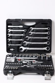 Набор инструмента 1/4"& 1/2" 6-гранные головки 82пр.